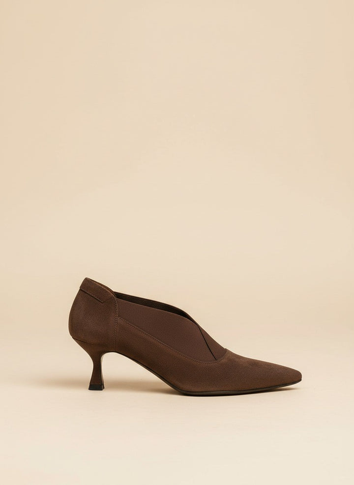 Willow — Classic Pointed Toe Pumps for Women with V Cut Front (3), Fashions Galleries